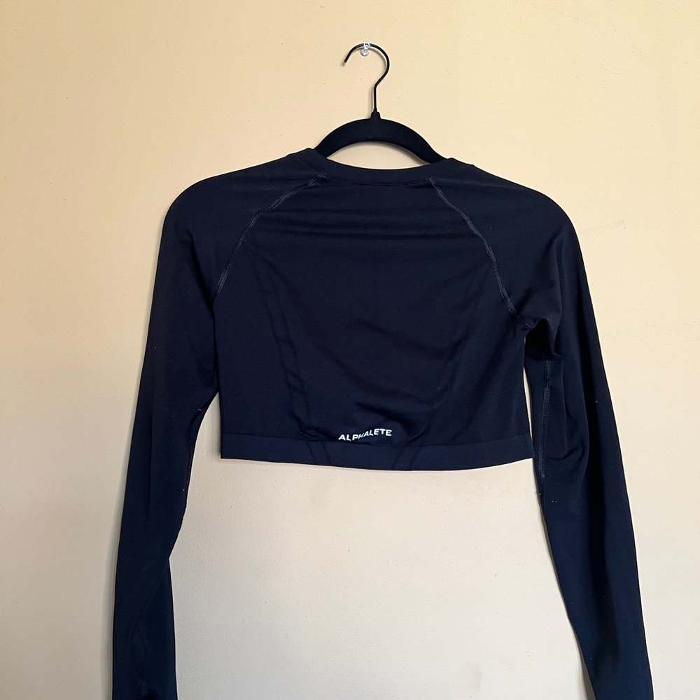 Alphalete Stratus LS Black Long Sleeve Fitness Gym Crop Top